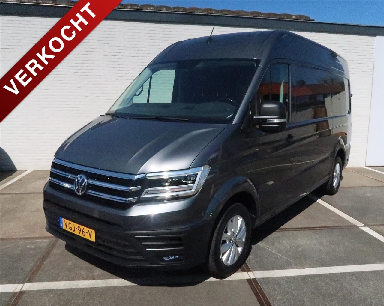 Volkswagen Crafter - 2.0 TDI 177pk L3 H3 364/3500 FWD Automaat Highline I Airco I Trekhaak I LM Velgen I Dashca - AutoWereld.nl