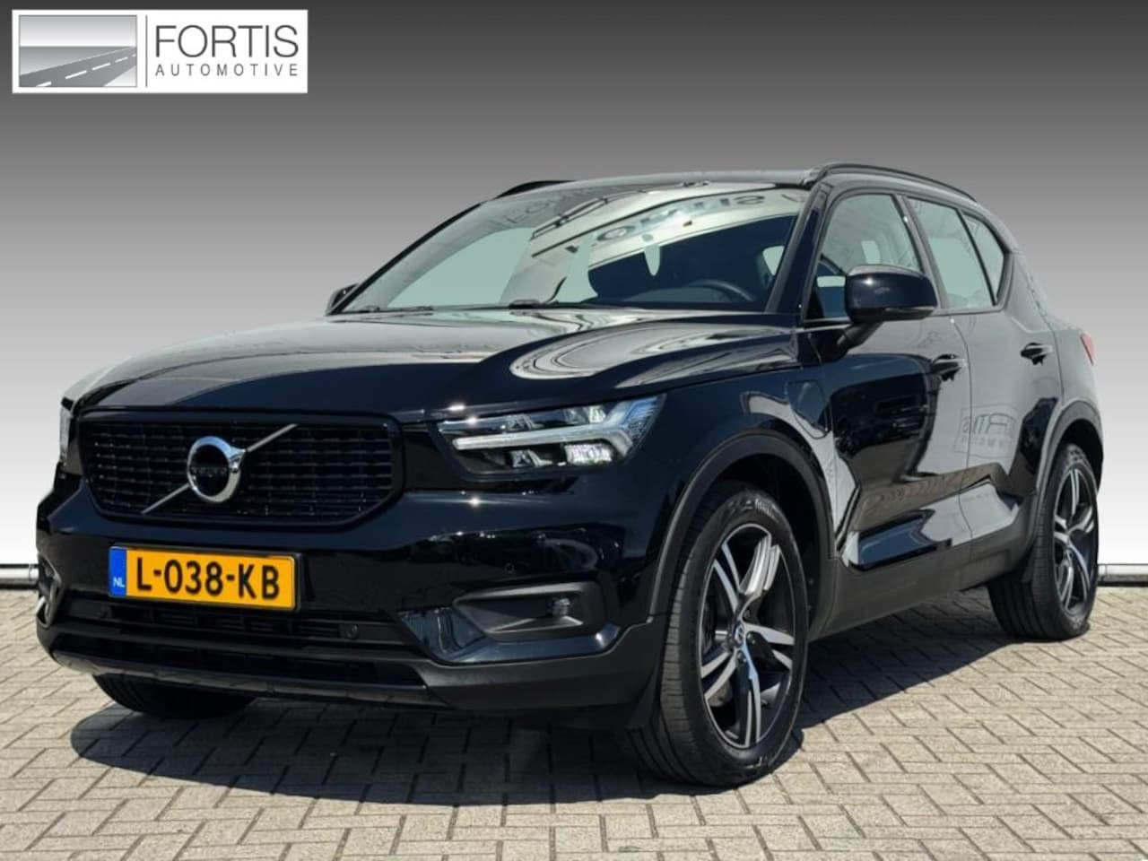 Volvo XC40 - 1.5 T4 Recharge R-Design Expression NL AUTO | CAMERA | PANO | 5x voorraad - AutoWereld.nl