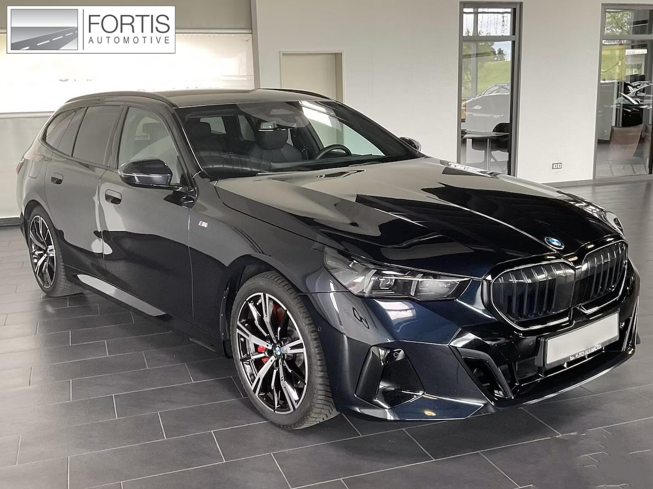 BMW 5-serie Touring - 540d xDrive M-SPORT Pro ** LED, PANORAMA, LEDER, 20-inch LMV, ICONIC GLOW, TREKH ** Ex BMW - AutoWereld.nl
