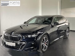 BMW 5-serie Touring - 540d xDrive M-SPORT Pro * LED, PANORAMA, LEDER, 20-inch LMV, ICONIC GLOW, TREKH * Ex - € 2