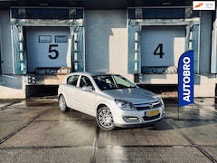 Opel Astra - 1.6 Essentia ( CarPlay+Cruis+Airco )