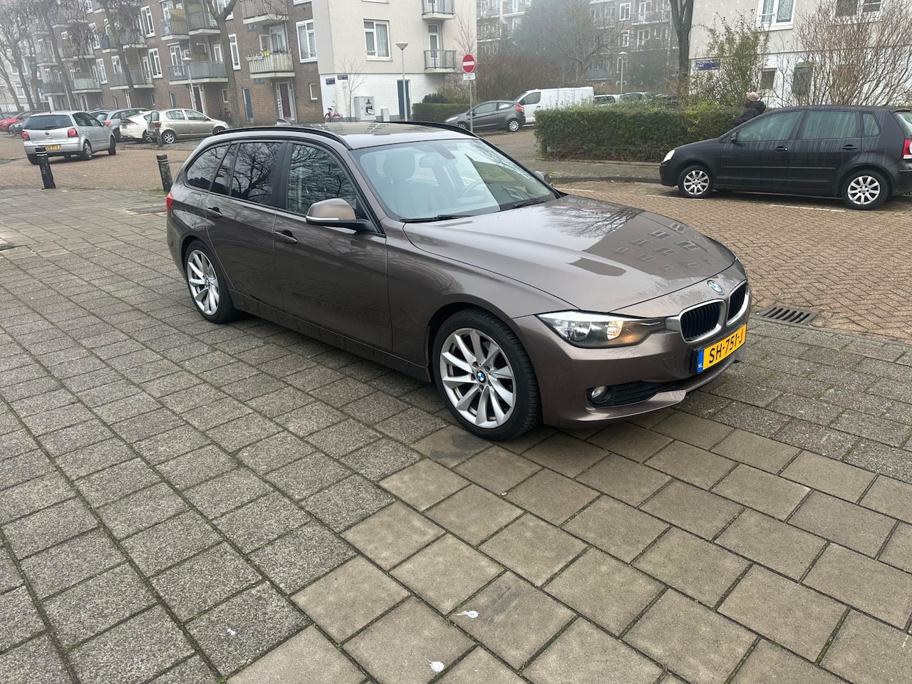 BMW 3-serie Touring - 316d High Executive Brown Metallic - AutoWereld.nl