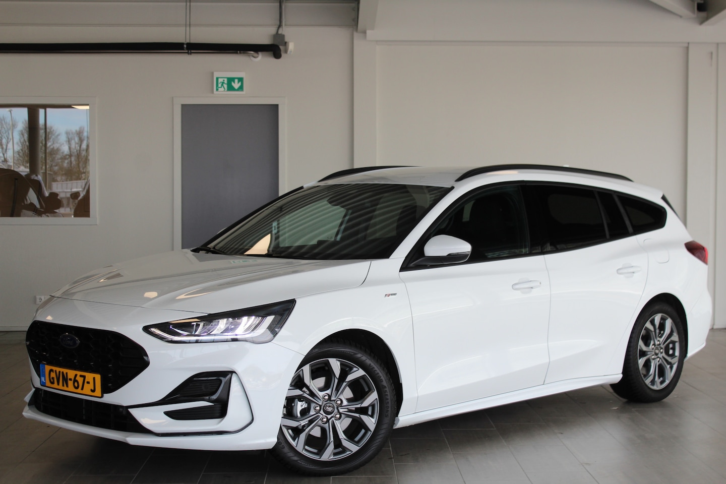 Ford Focus Wagon - 1.0-125pk EcoBoost Mild-Hybrid ST-Line. In nieuwstaat ! Slechts 3.850km ! Autm. airco dual - AutoWereld.nl