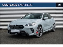 BMW 1-serie - 120 M Sport Automaat / Panoramadak / Sportstoelen / Achteruitrijcamera / M Adaptief onders