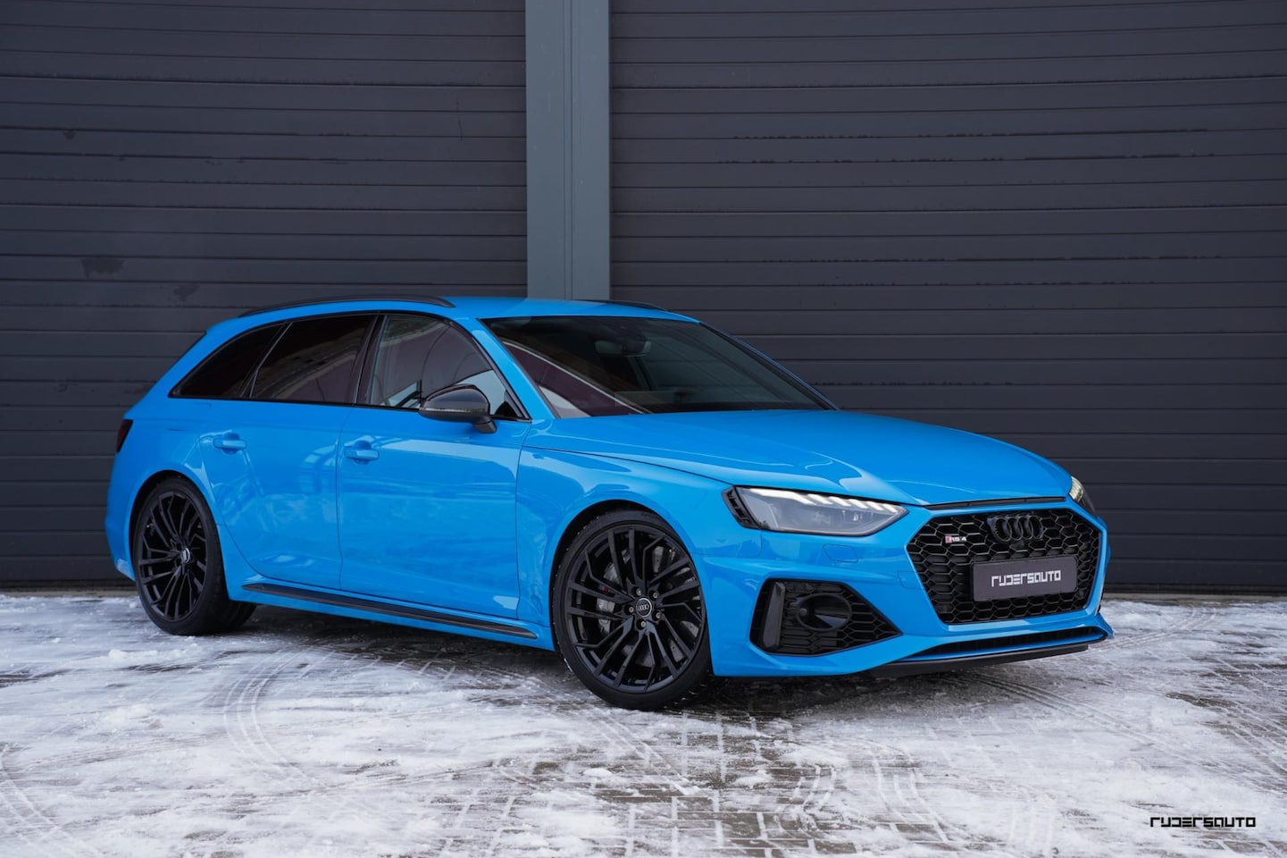 Audi RS4 - | Facelift | Keramisch | Massage | Matrix | B&O | Carbon in-& exterieur | RS-sport uitlaat - AutoWereld.nl