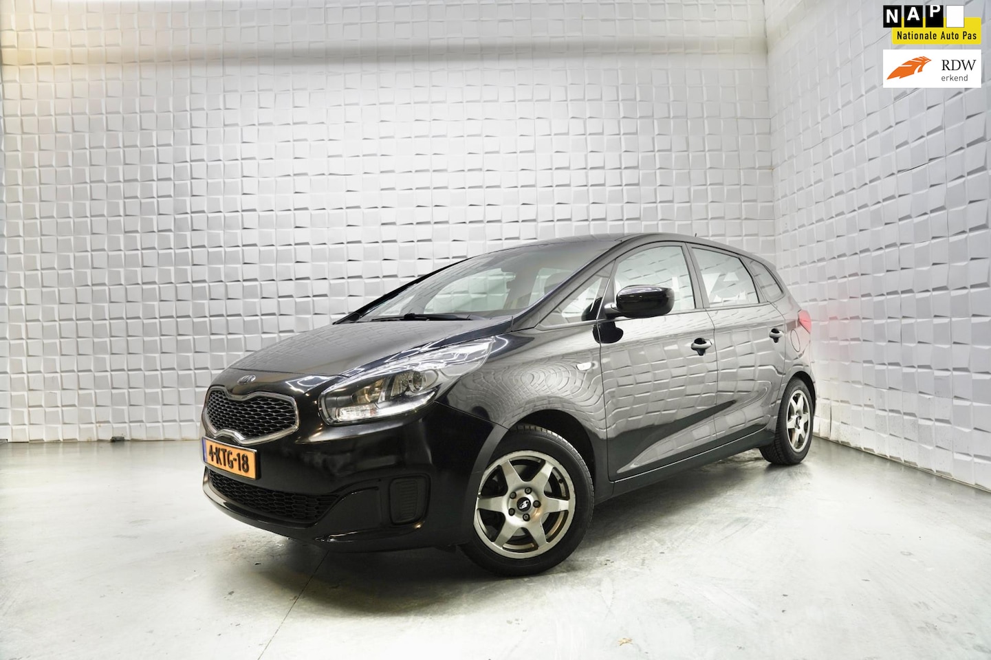 Kia Carens - 1.6 GDi ComfortLine 7 PEROONS NAVI CAMERA NAP - AutoWereld.nl