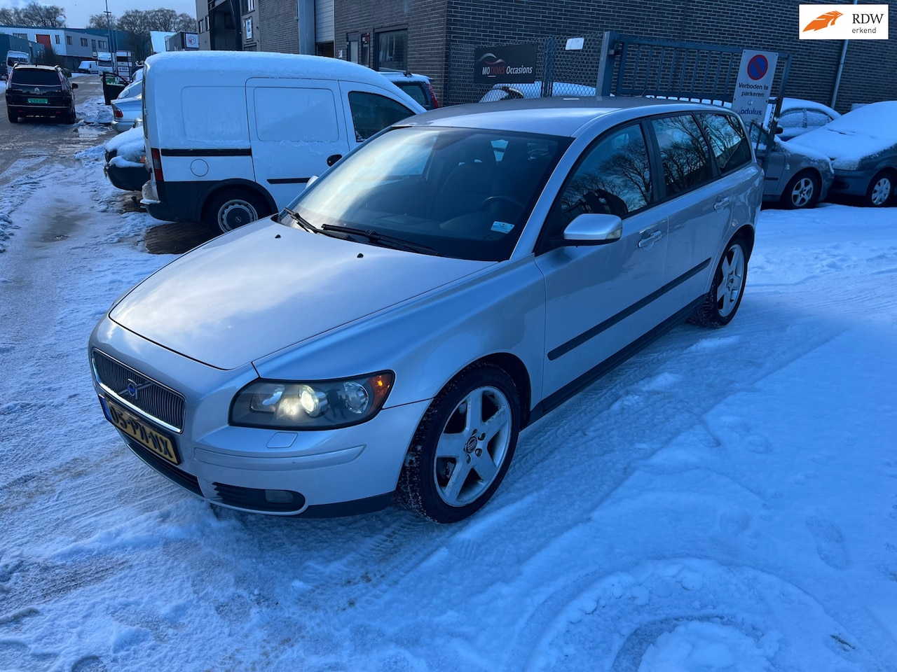 Volvo V50 - 2.4 Summum! Airco! Parksensor! Xenon! Trekhaak! - AutoWereld.nl