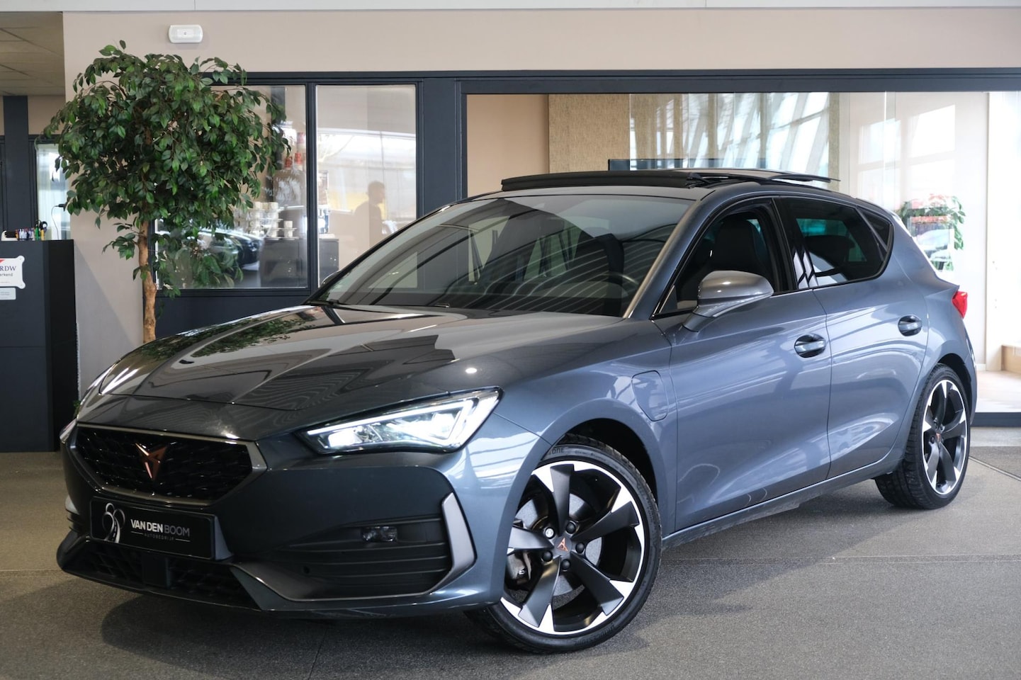 CUPRA Leon - 1.4 e-Hybrid 204PK Pano Cruise Led Virtual Navi Stoelverwarming - AutoWereld.nl