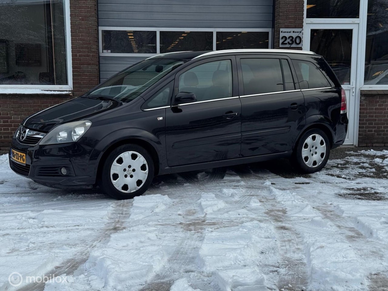 Opel Zafira - 1.8 Executive AIRCO/TREKHAAK/MF-STUUR - AutoWereld.nl