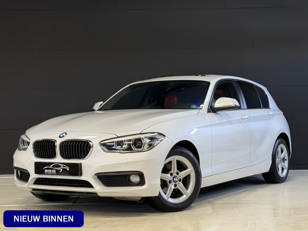 BMW 1-serie - 118i Corporate Lease Executive | Schuif/kanteldak | Groot navi | Leder | Full LED - AutoWereld.nl