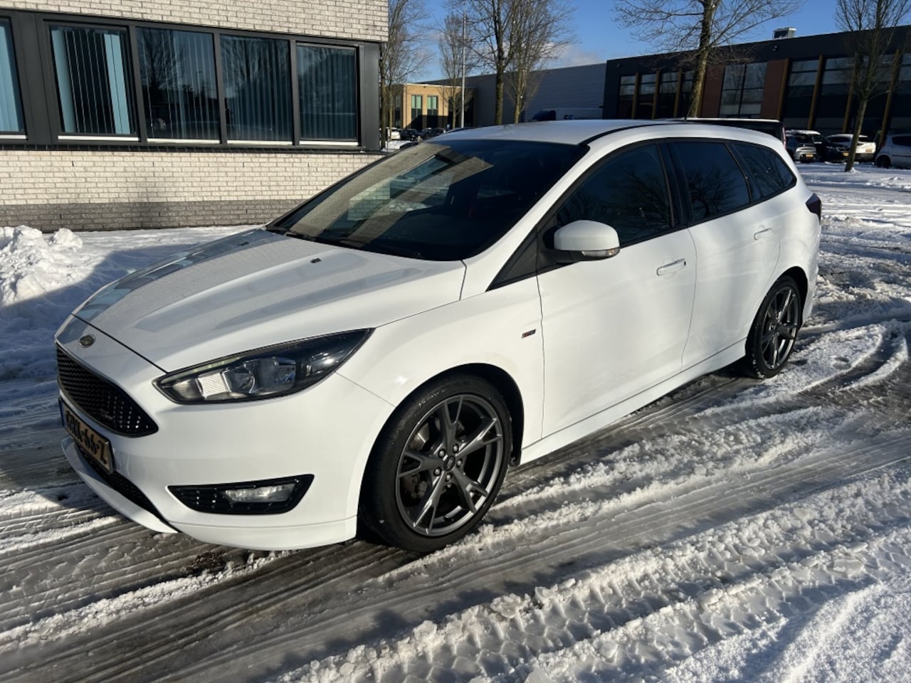 Ford Focus Wagon - 1.5 ST-Line 182 1.5 ST-Line 182 - AutoWereld.nl