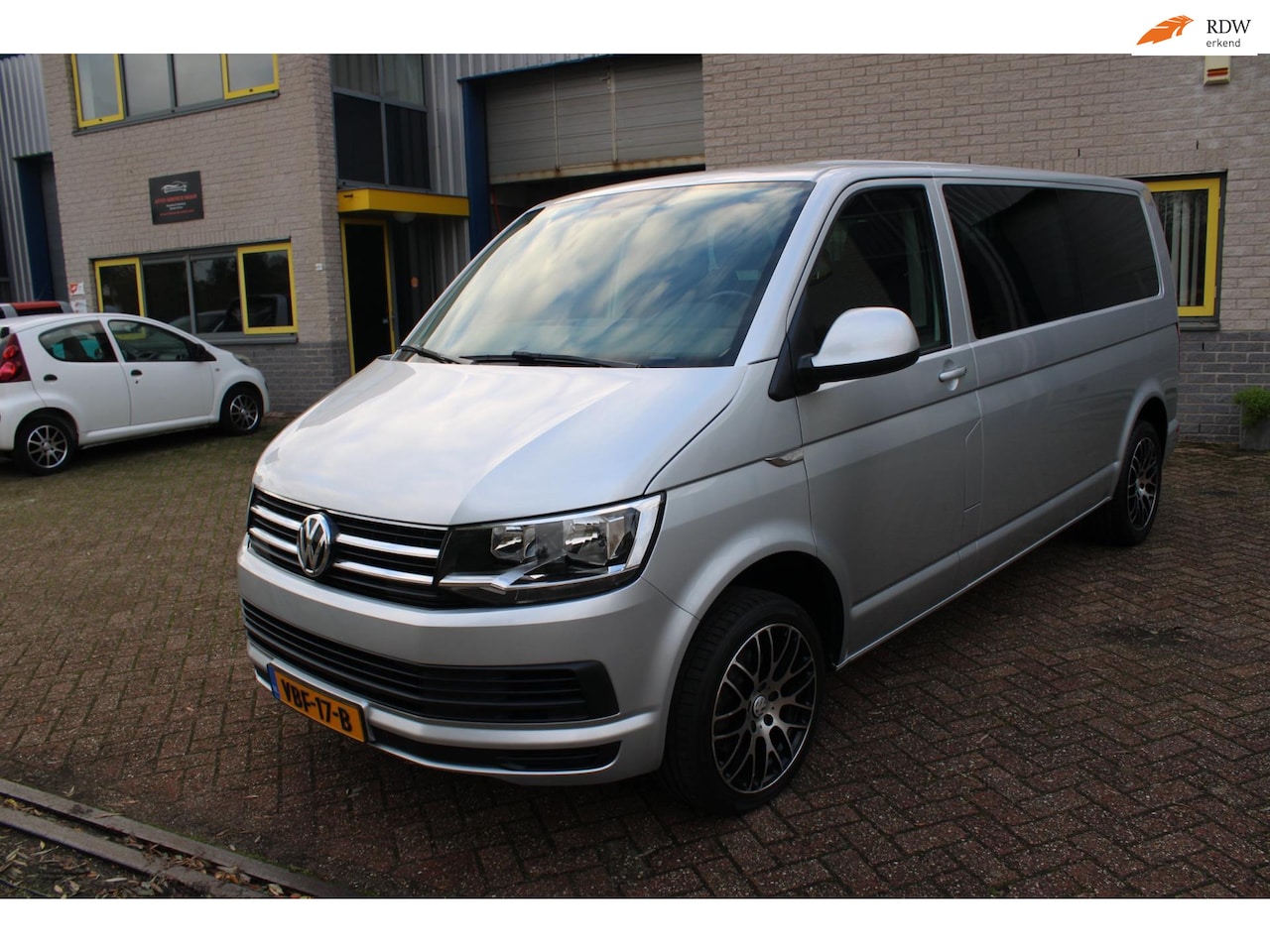 Volkswagen Transporter Caravelle - 2.0 TDI L2H1 - AutoWereld.nl