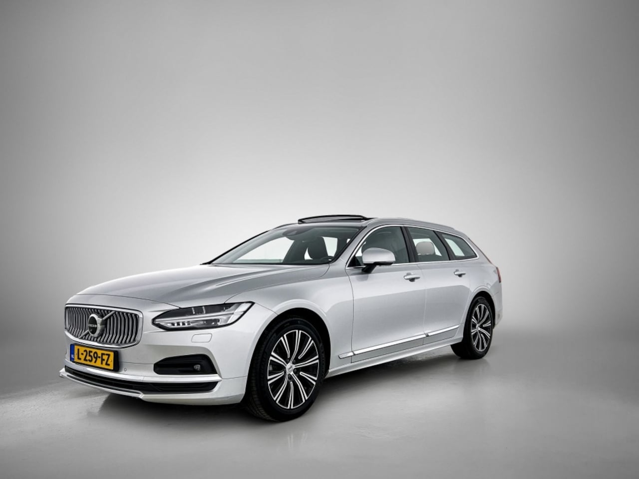 Volvo V90 - B4 Inscription | Panoramadak - AutoWereld.nl