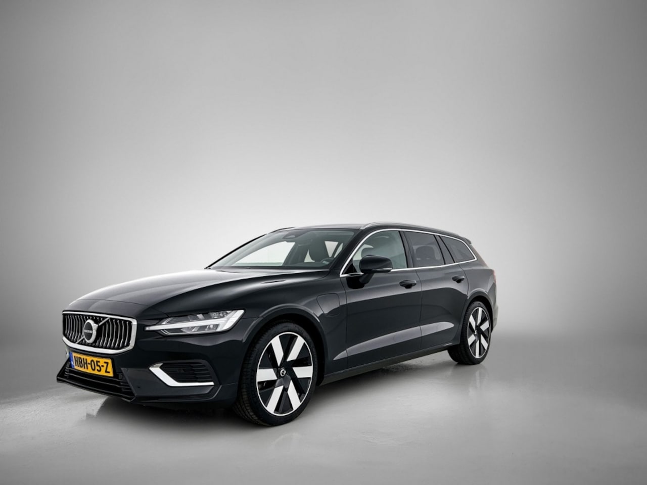 Volvo V60 - 2.0 T6 Essential Edition | Driver Assist | Leder | Climate | 19" - AutoWereld.nl