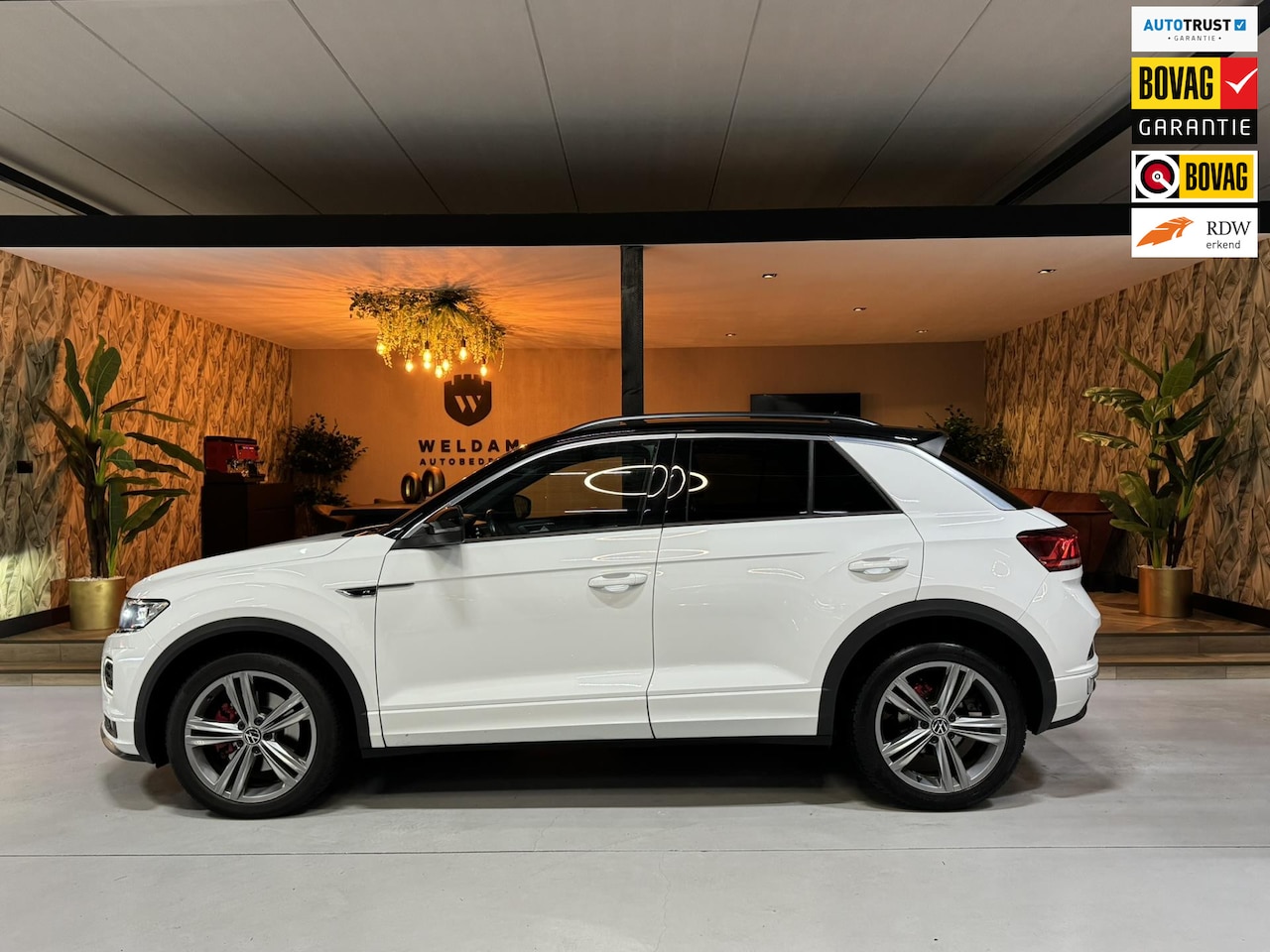 Volkswagen T-Roc - 1.5 TSI R-Line Garantie Digi Dash Carplay StoelVW Blindspot Elek Achterklep ACC Clima Navi - AutoWereld.nl