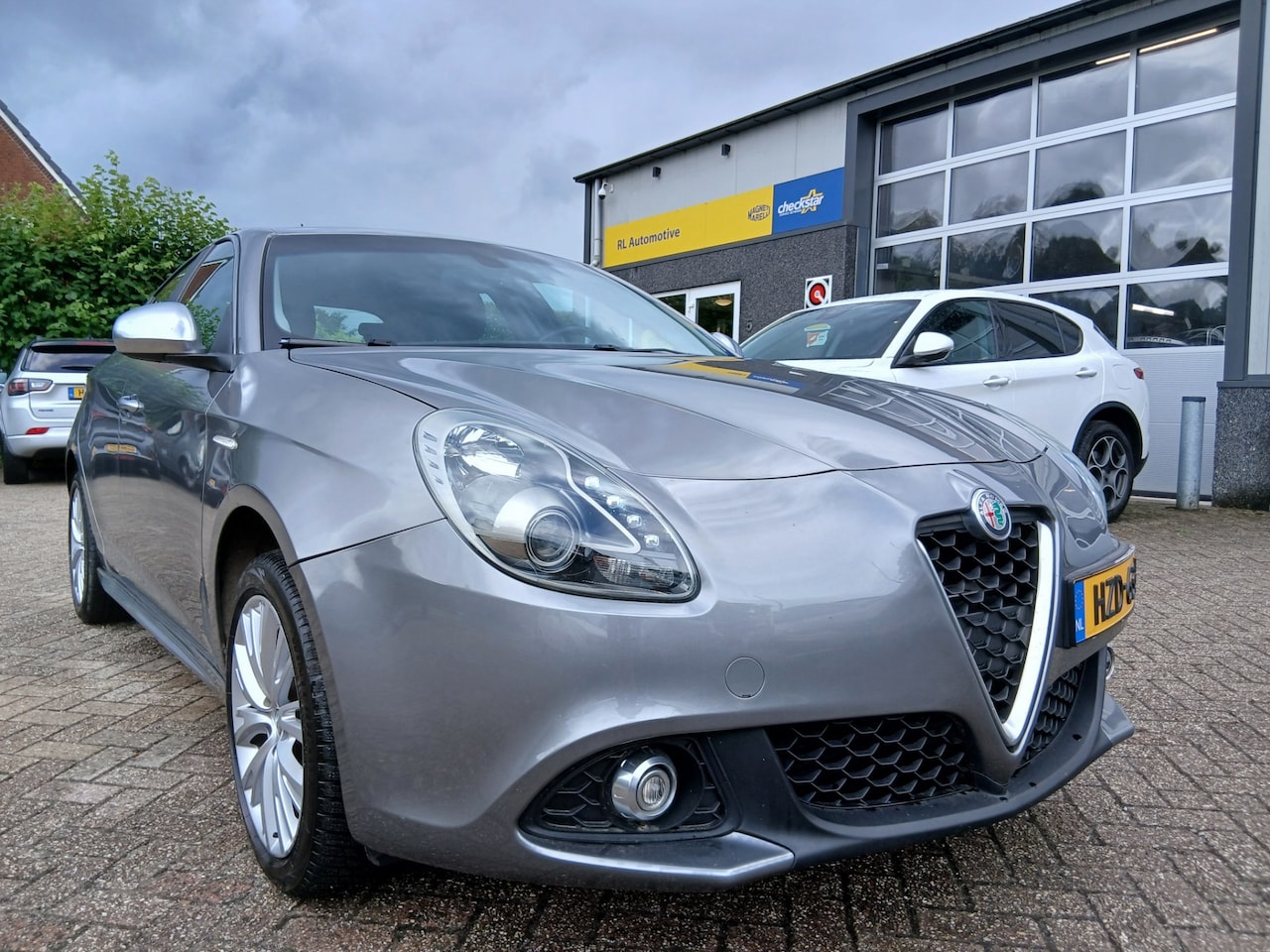 Alfa Romeo Giulietta - 1.4 Turbo - Navigatie - PDC - AutoWereld.nl