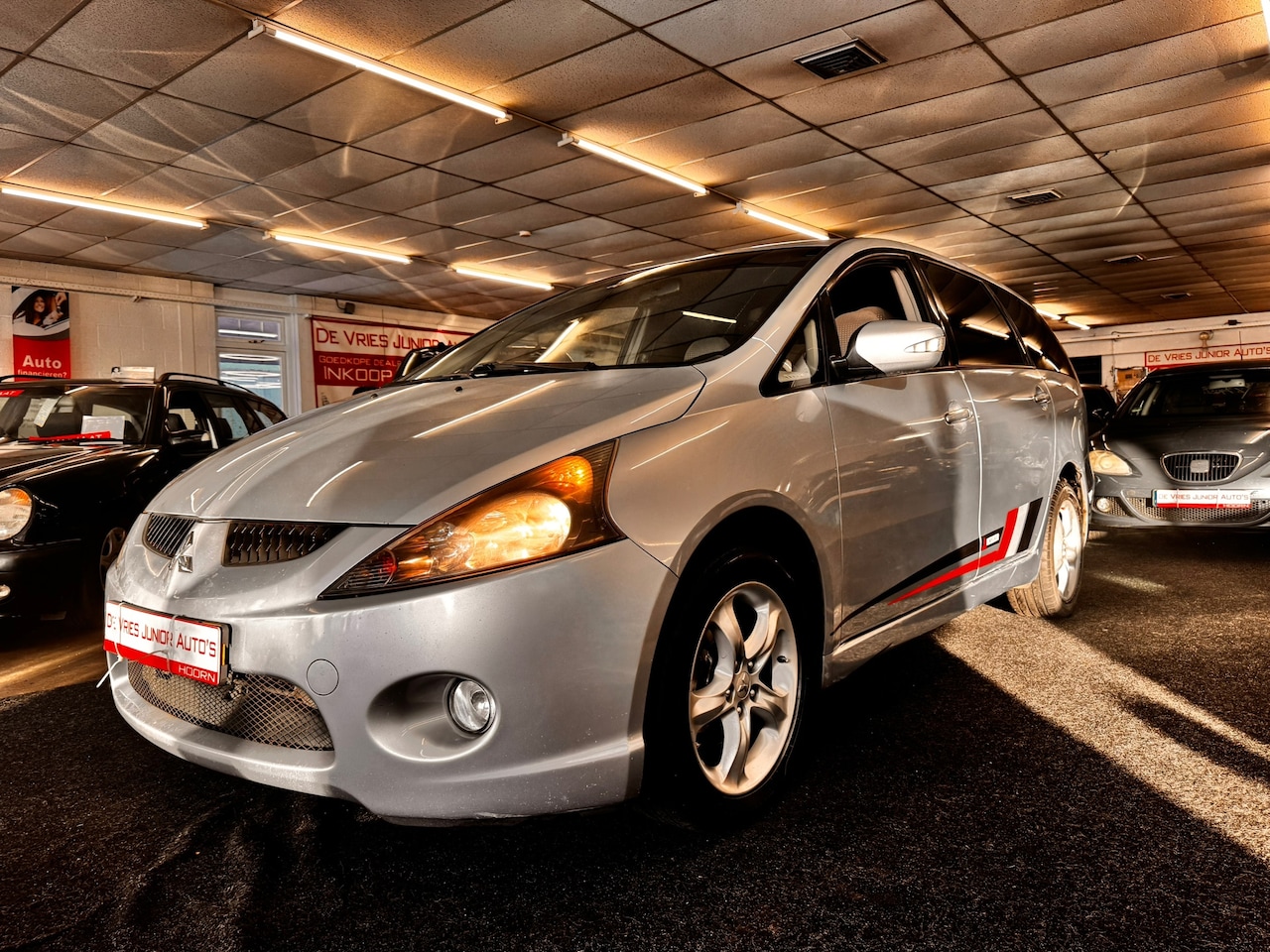 Mitsubishi Grandis - 2.4-16V Intense 6p. AUTOMAAT, PDC, cruise/climate control, trekhaak en meer! - AutoWereld.nl
