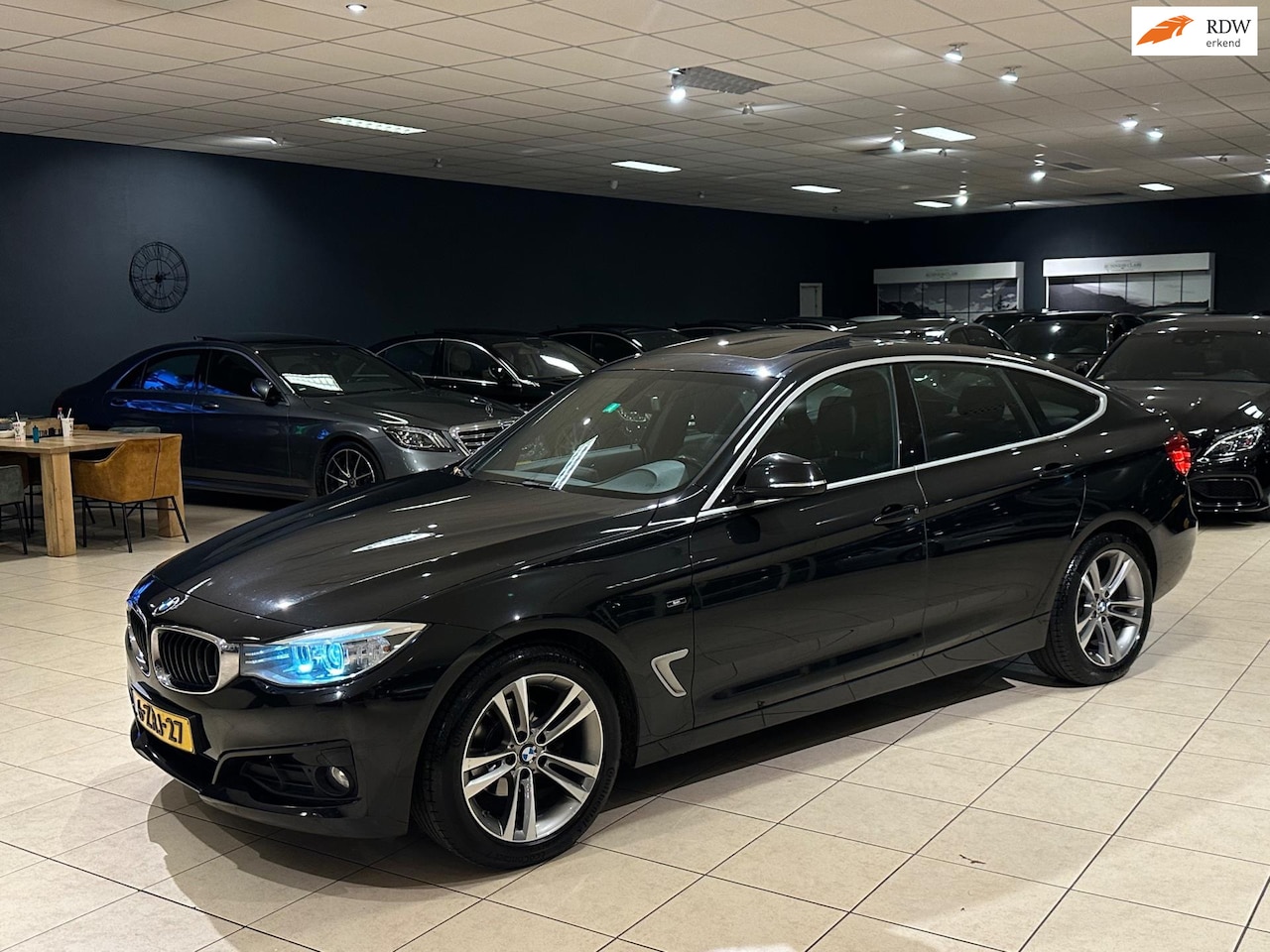BMW 3-serie Gran Turismo - 318d|Sport-Pakket|PANO|NL-AUTO |Trekhaak|Stoelvw. - AutoWereld.nl