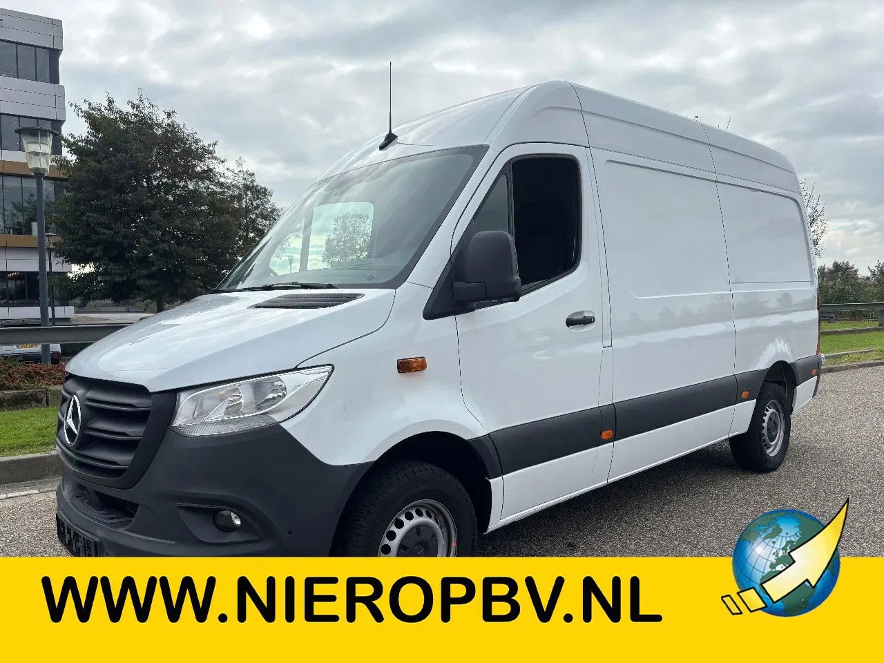 Mercedes-Benz Sprinter - 317CDI L2H2 Automaat Airco Navi Cruisecontrol 46000KM EURO 6 - AutoWereld.nl