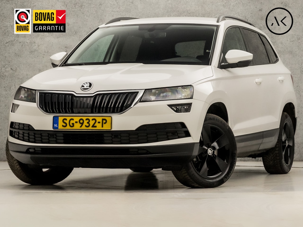 Skoda Karoq - 1.0 TSI Black&White Automaat (APPLE CARPLAY, GROOT NAVI, DEALER ONDERHOUDEN, CRUISE CONTRO - AutoWereld.nl