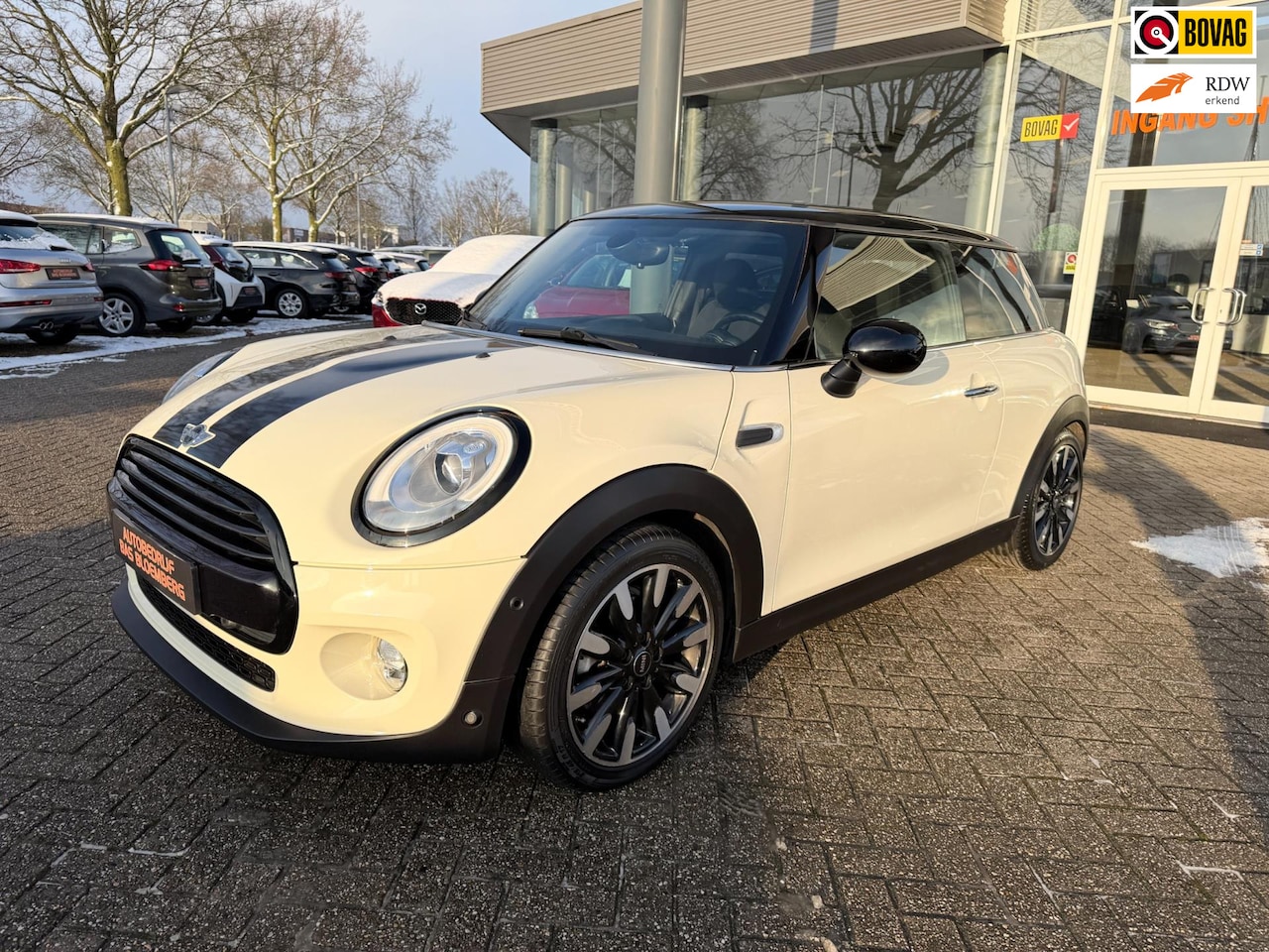 MINI Cooper - Mini 1.5 Automaat, Navi, LED, Union jack Lights, Trekhaak afn, 17"velgen, half leer, etc - AutoWereld.nl