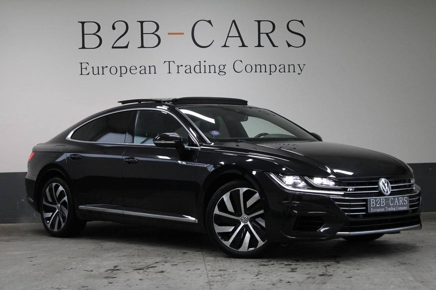 Volkswagen Arteon - 2.0 TSI R-line Panoramadak - Virtual Cockpit - Trekhaak - AutoWereld.nl