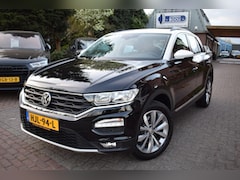 Volkswagen T-Roc - 1.5 TSI Sport 150 PK ADAP CRUISE/CARPLAY/CAMERA/AIRCO-ECC/PDC V+A/TREKH/6 BAK/LMW 17 INCH/