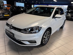 Volkswagen Golf - 1.0 TSI Comfortline 85 KW 6 bak Navigatie Cruise control