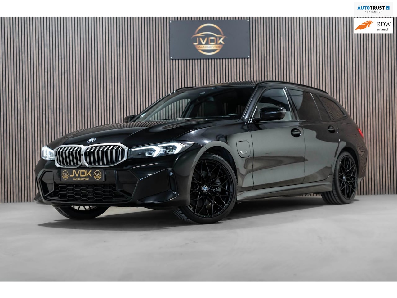 BMW 3-serie Touring - 320e M Sport PANO LED - AutoWereld.nl
