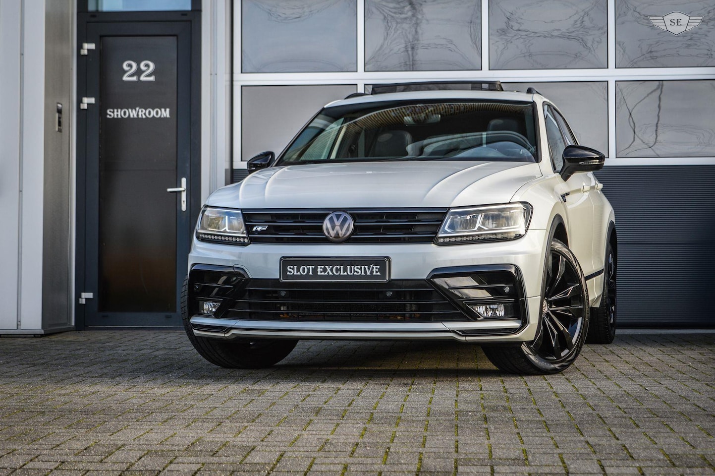 Volkswagen Tiguan - 1.5 TSI|HIGHLINE|R-LINE|PANO|TREKHAAK|LEDER - AutoWereld.nl