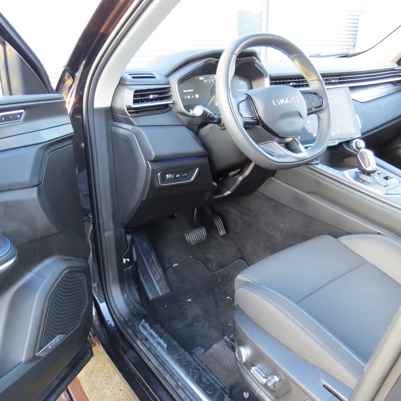 Lynk & Co 01 - 1.5 Plug-in 360 Camera | Pano | Infinity Sound