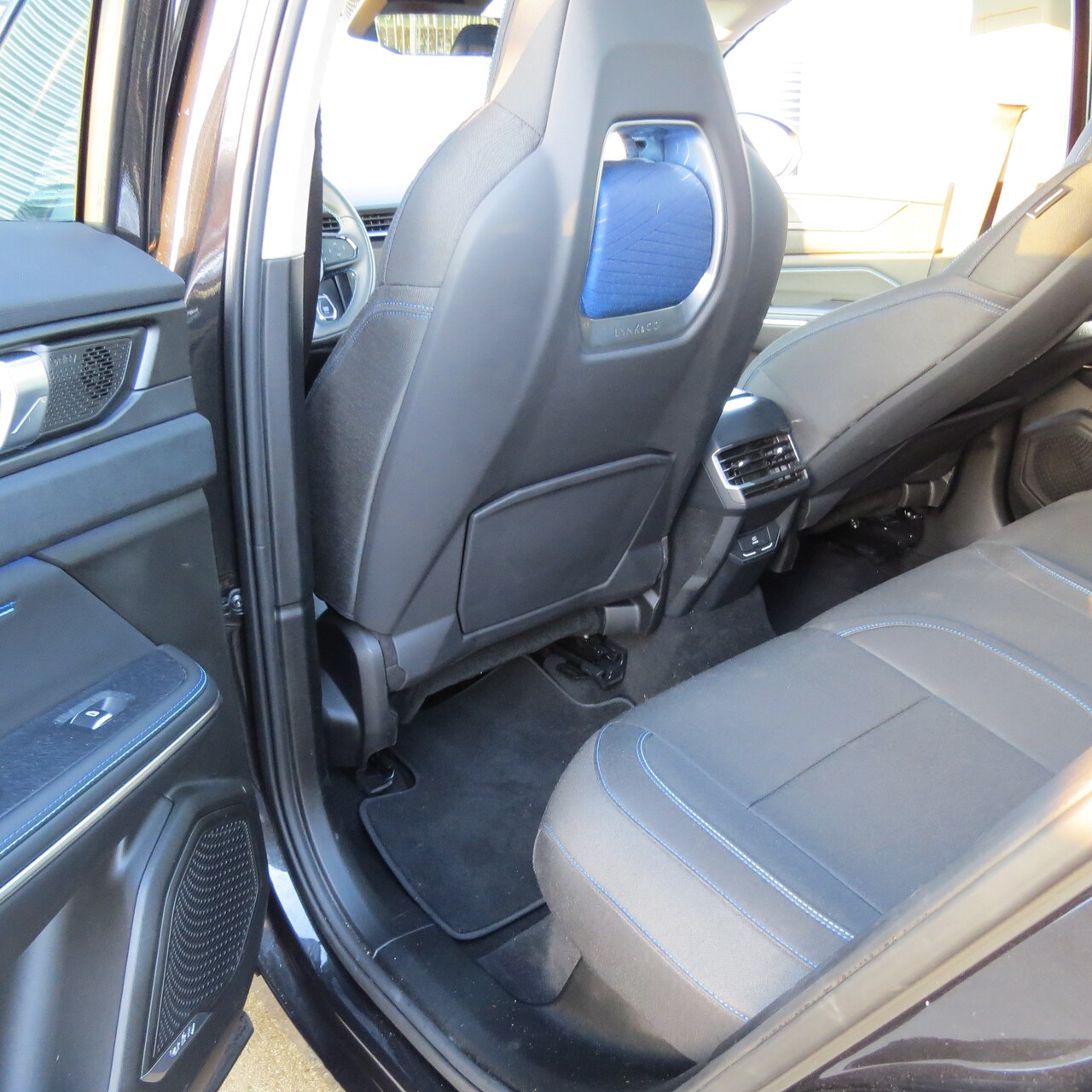 Lynk & Co 01 - 1.5 Plug-in 360 Camera | Pano | Infinity Sound