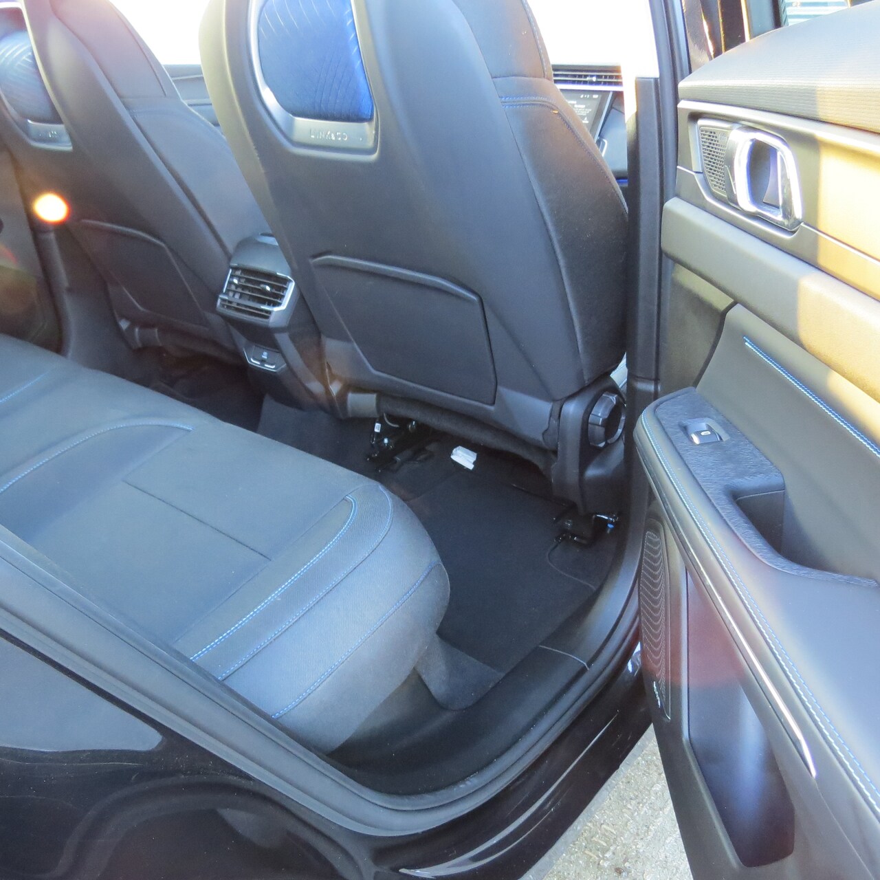 Lynk & Co 01 - 1.5 Plug-in 360 Camera | Pano | Infinity Sound