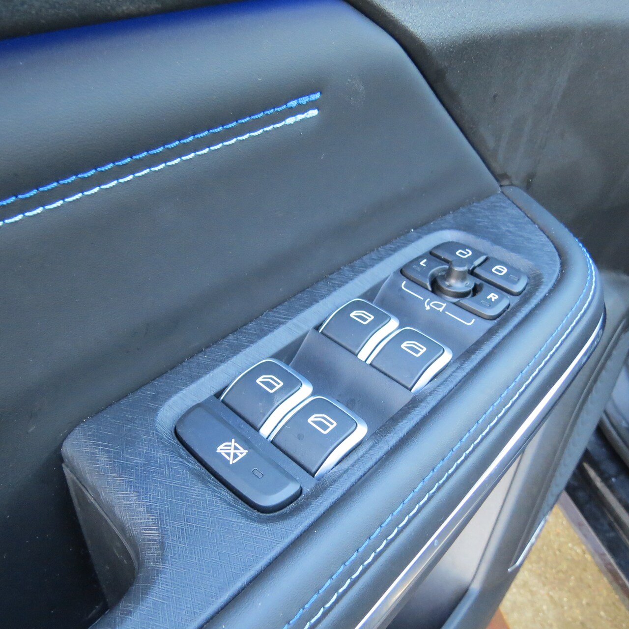 Lynk & Co 01 - 1.5 Plug-in 360 Camera | Pano | Infinity Sound