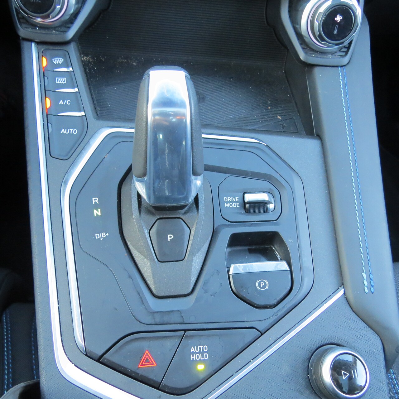 Lynk & Co 01 - 1.5 Plug-in 360 Camera | Pano | Infinity Sound