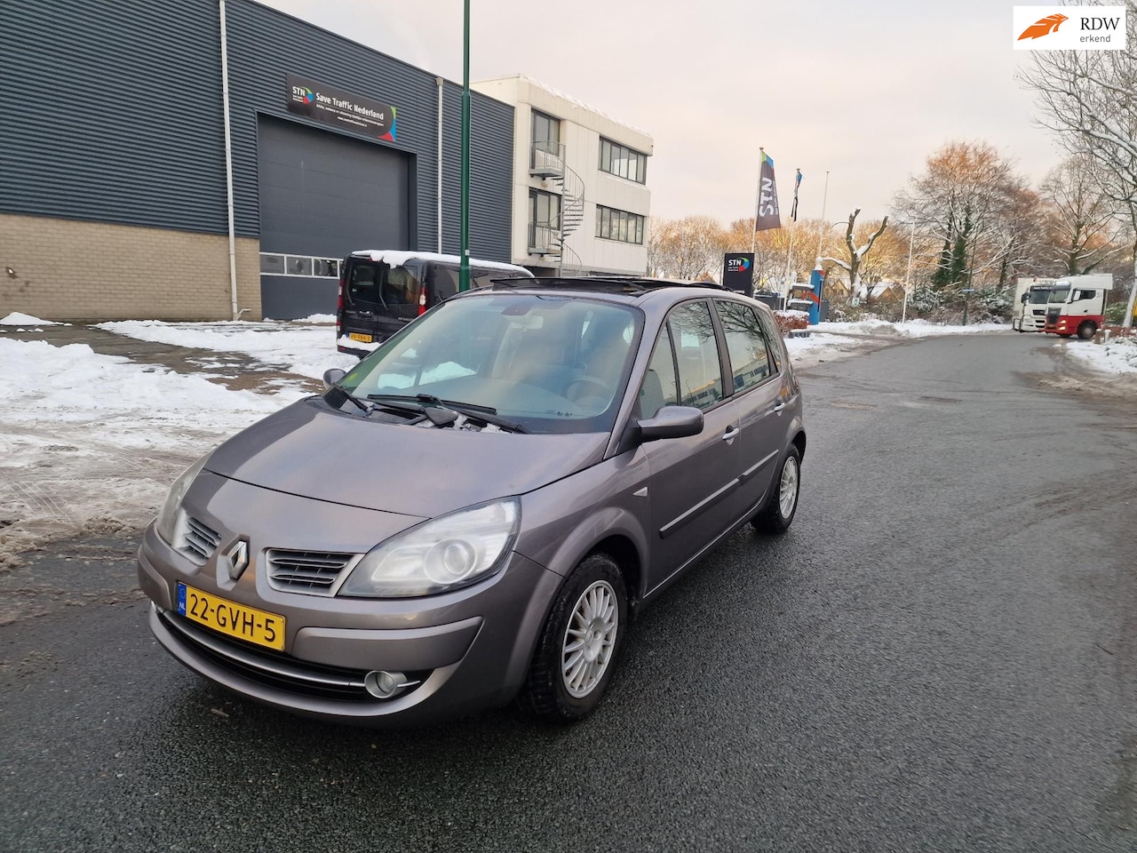 Renault Scénic - 1.6-16V Business Line PANO NAVI PSENSOR CRUISE 2 X SLEUTELS - AutoWereld.nl