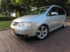 Volkswagen Touran - 1.6-16V FSI Highline Ecc Cruisecontrol 6 Bak Lm Velgen Verlaagd Eyecatcher