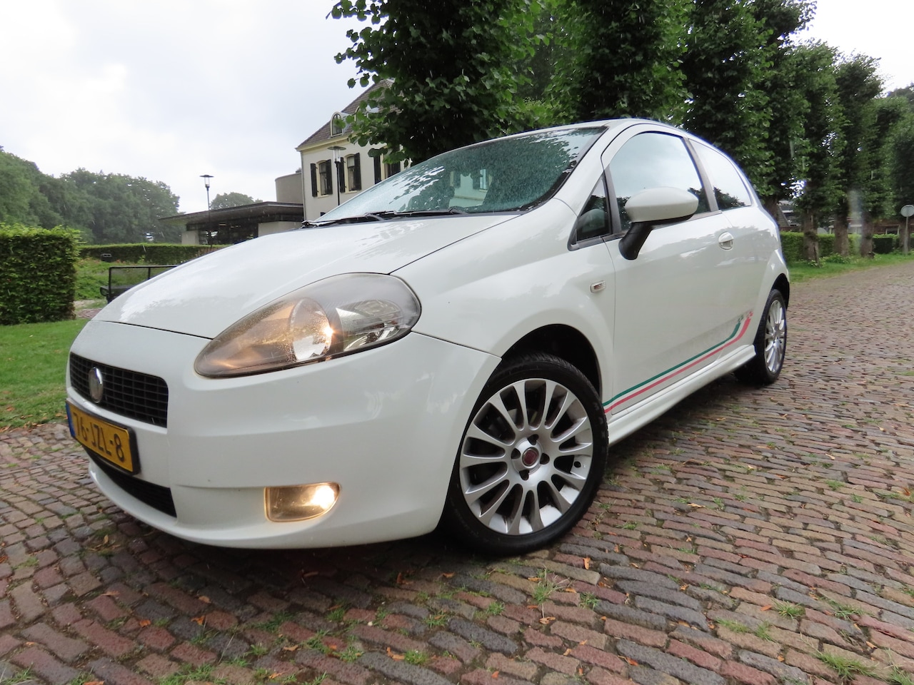 Fiat Grande Punto - 1.4 NeroBianco Airco Cruiseontrol Lm Velgen***Apk t/m 30-9-2026*** - AutoWereld.nl
