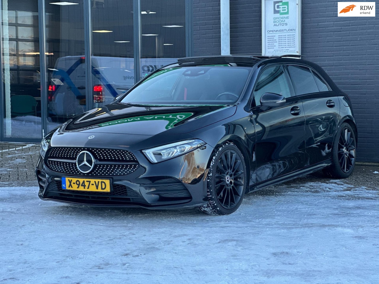 Mercedes-Benz A-klasse - 250 Premium Plus/SFEERVERLICHTING/PANO-DAK/CAMERA/NETTE STAAT!! - AutoWereld.nl