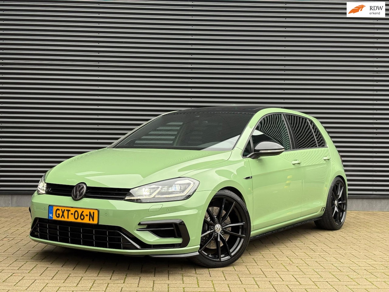 Volkswagen Golf - 2.0 TSI 4Motion R LEDMATRIX | DCC| PPF | RIJKLAAR | AKRAPOVIC - AutoWereld.nl