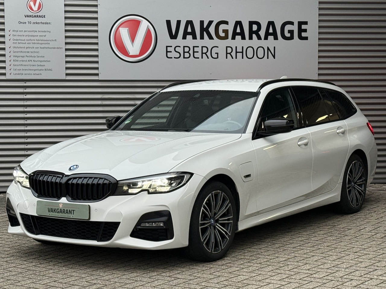 BMW 3-serie Touring - 320e M-SPORT,SHADOWLINE - AutoWereld.nl