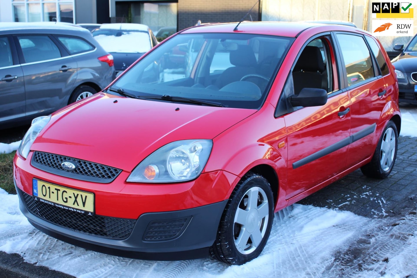 Ford Fiesta - 1.3-8V Futura Red Edition 5-Deurs Airco LM-Velgen Audio AP NAP - AutoWereld.nl