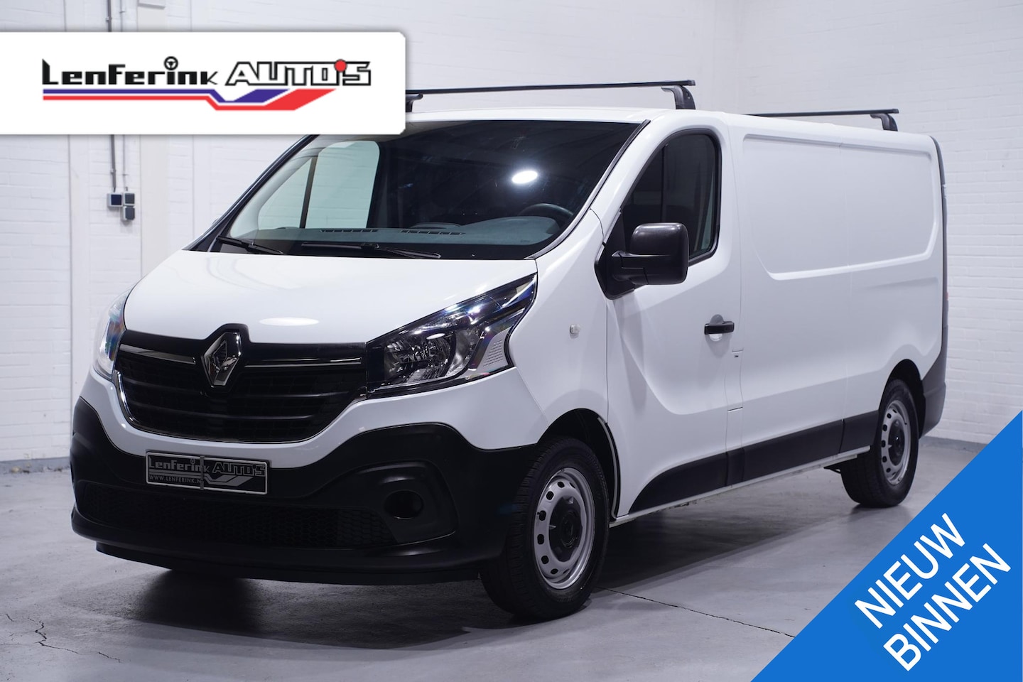 Renault Trafic - 2.0 dCi 120pk L2H1 Airco, va 299,- p/mnd Laadruimte Pakket, Keyless Entry, PDC achter - AutoWereld.nl
