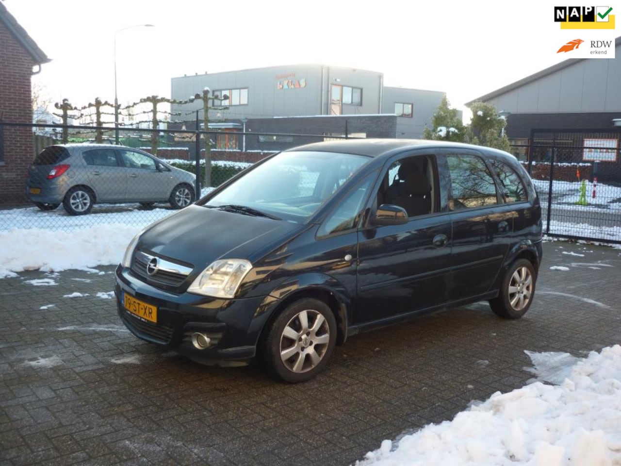 Opel Meriva - 1.6-16V Cosmo nieuwe apk+ dis.riem lakwerk is dof - AutoWereld.nl
