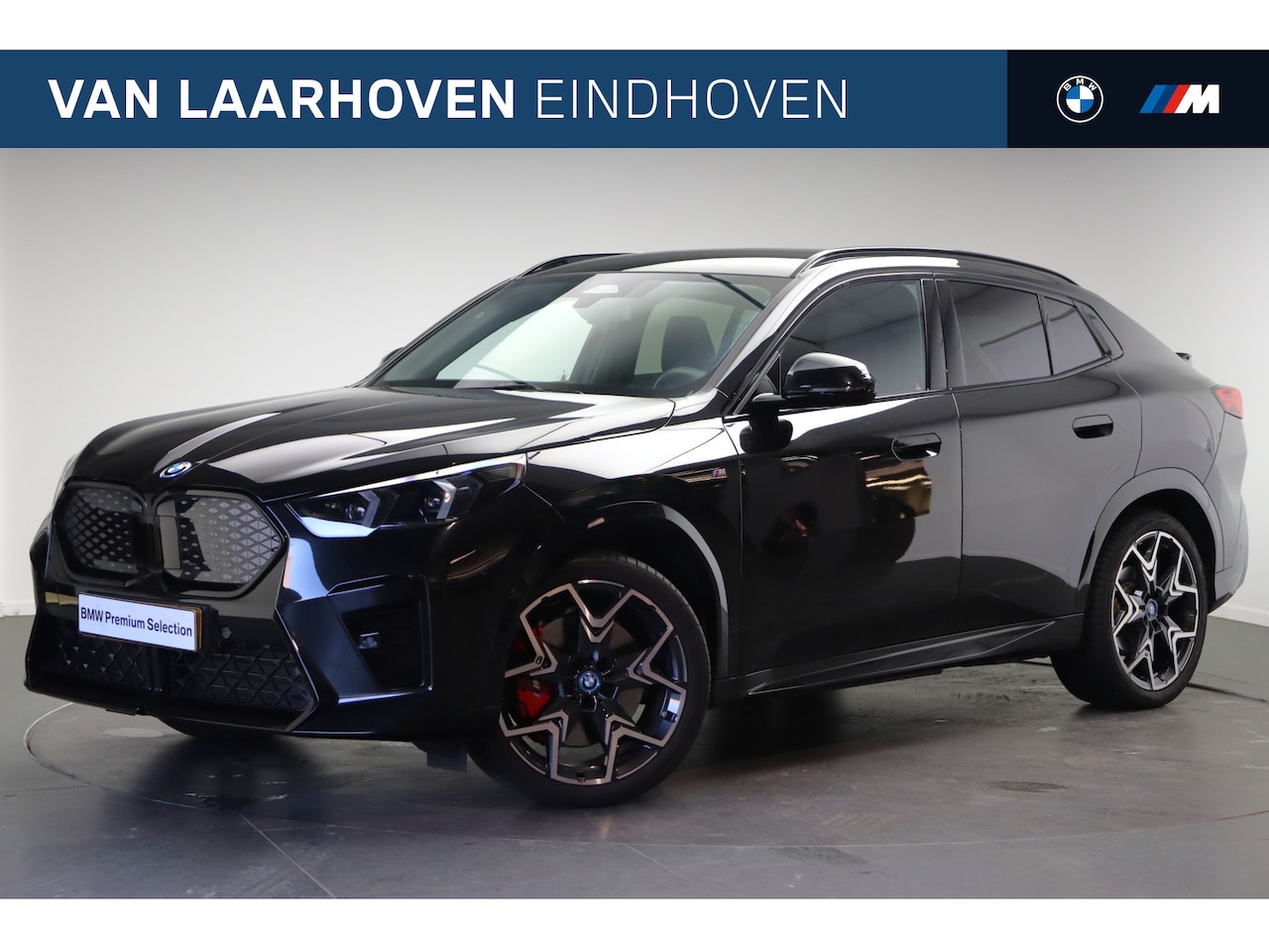 BMW iX2 - eDrive20 M Sport / Panoramadak / Trekhaak / Sportstoelen / Achteruitrijcamera / M Adaptief - AutoWereld.nl
