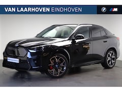 BMW iX2 - eDrive20 M Sport / Panoramadak / Trekhaak / Sportstoelen / Achteruitrijcamera / M Adaptief