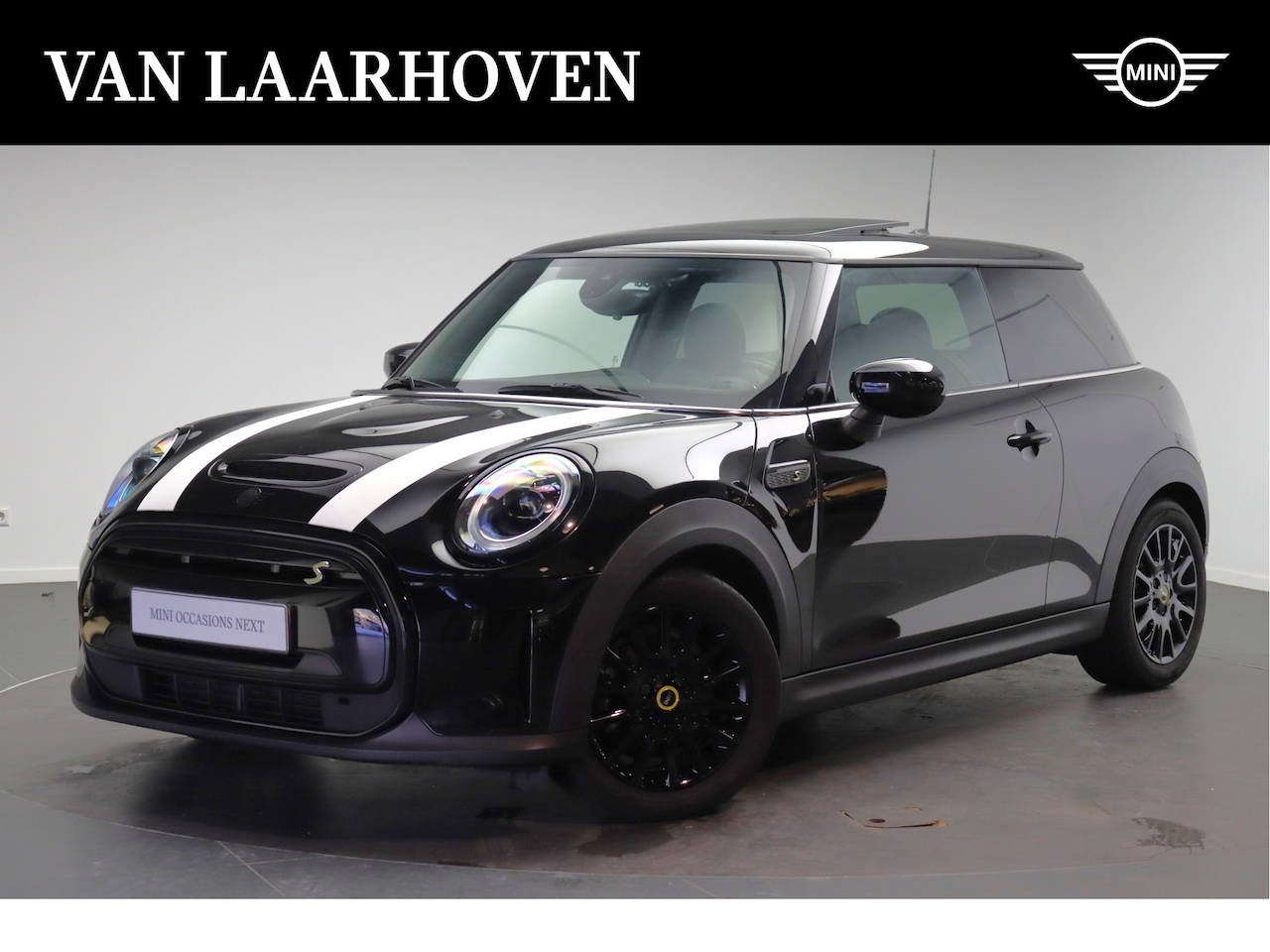 MINI Mini-Electric - Classic / Panoramadak / Sportstoelen / Achteruitrijcamera / LED / Cruise Control / Navigat - AutoWereld.nl