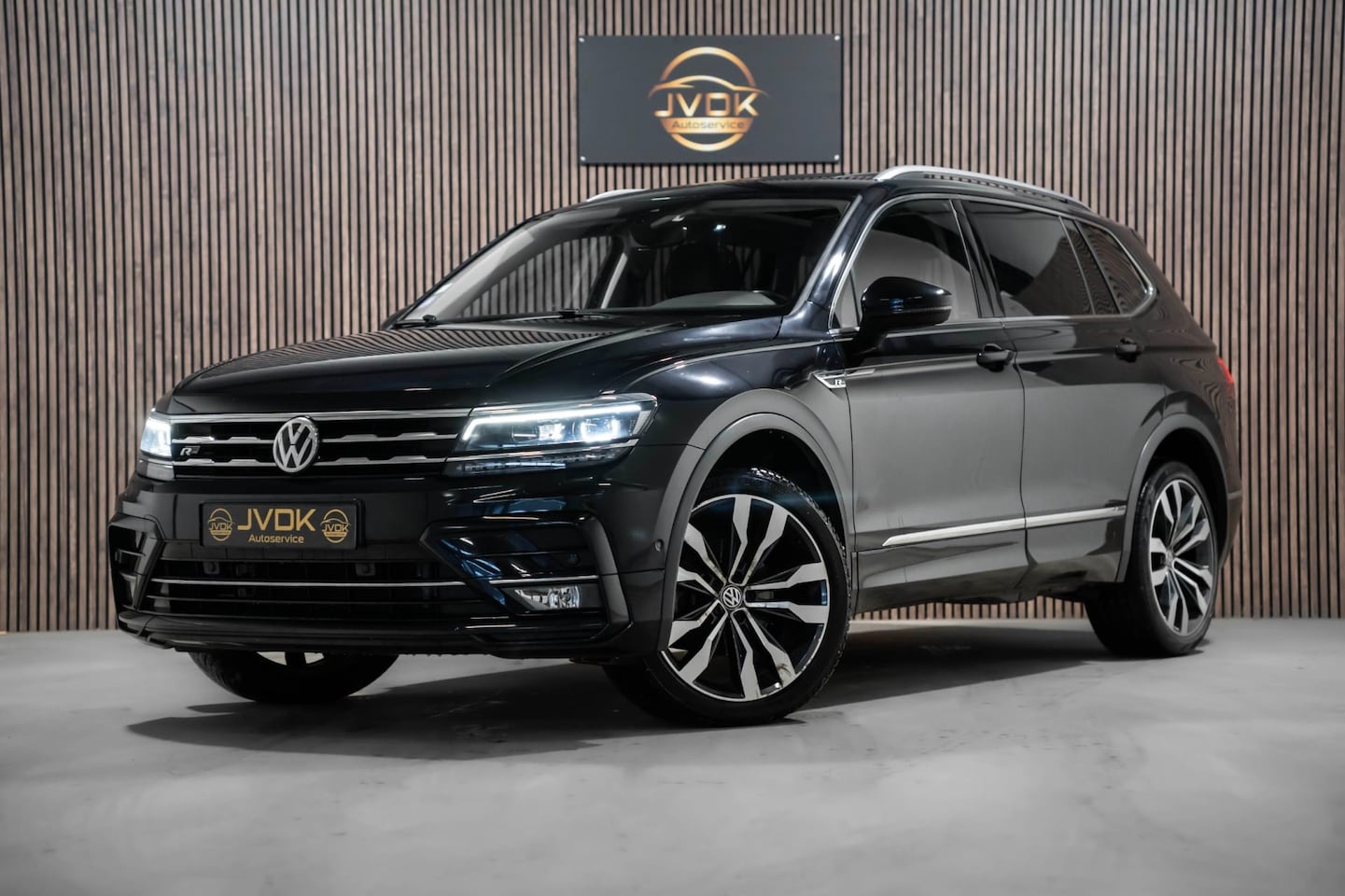 Volkswagen Tiguan Allspace - 1.5 TSI R-line 7p. PANO LED CAMERA LEDER - AutoWereld.nl