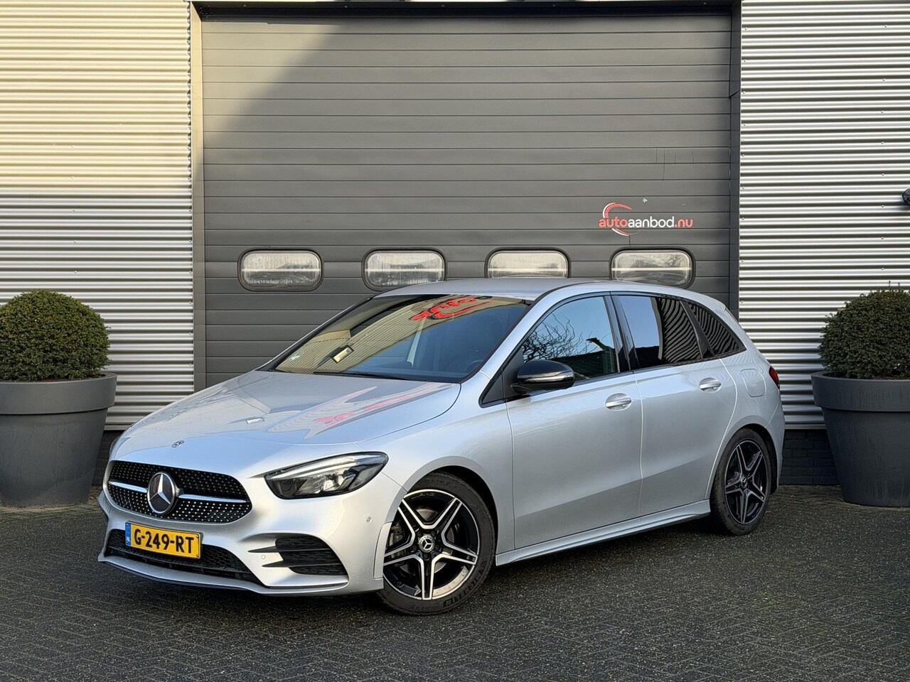 Mercedes-Benz B-klasse - 180d AMG Night Edition | Camera | Widescreen | Navigatie | Elektrische Achterklep | - AutoWereld.nl