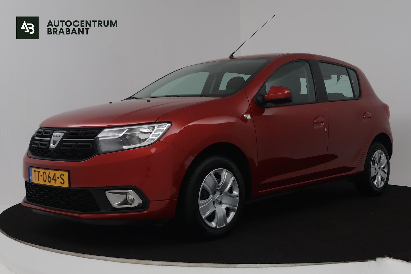 Dacia Sandero - 0.9 TCe Laureate (TREKHAAK, PARKEERSENSOREN, AIRCO, RADIO) - AutoWereld.nl